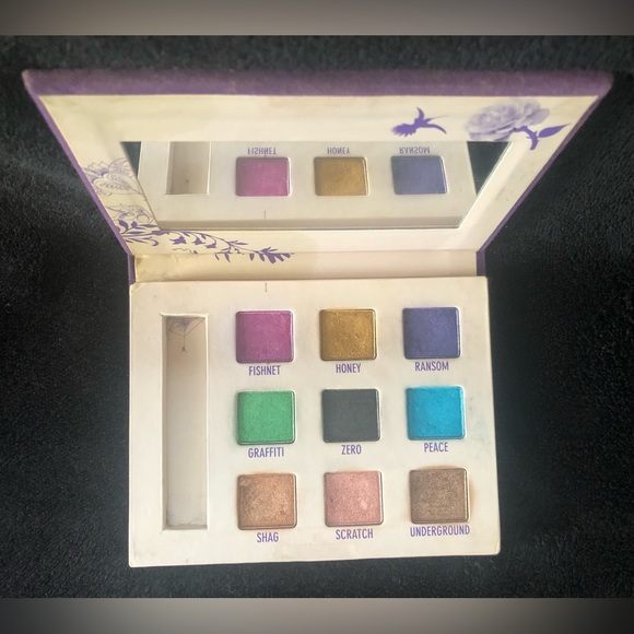 USED Urban Decay Deluxe Eyeshadow Palette 9 Eye shadow - Picture 1 of 5